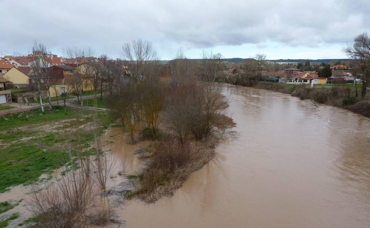 Crecida del rio Duero a su paso por Tudela de Duero, Valladolid