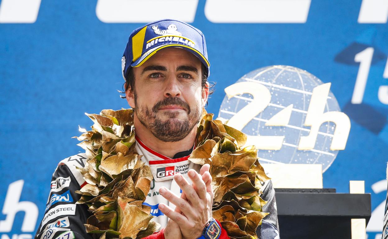 Alonso celebra su victoria de 2019 en las 24 horas de Le Mans.