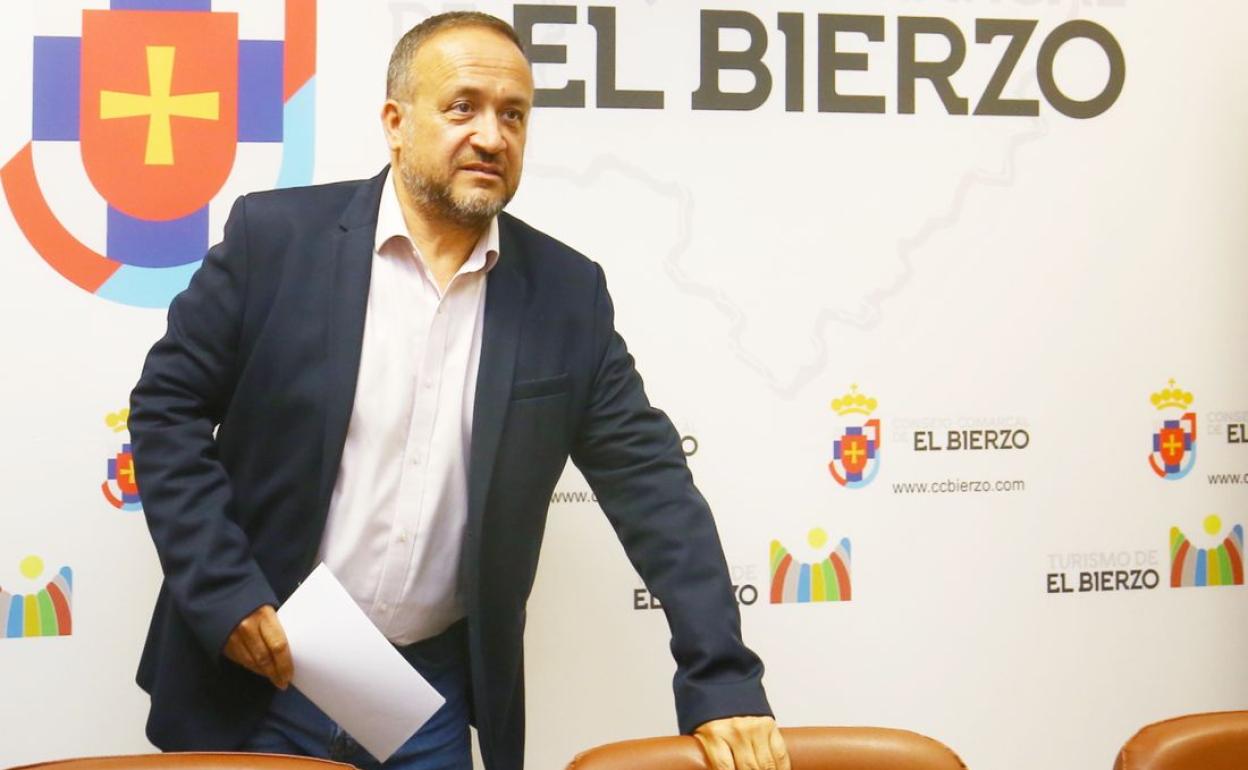 Gerardo Álvarez Courel, durante una rueda de prensa.