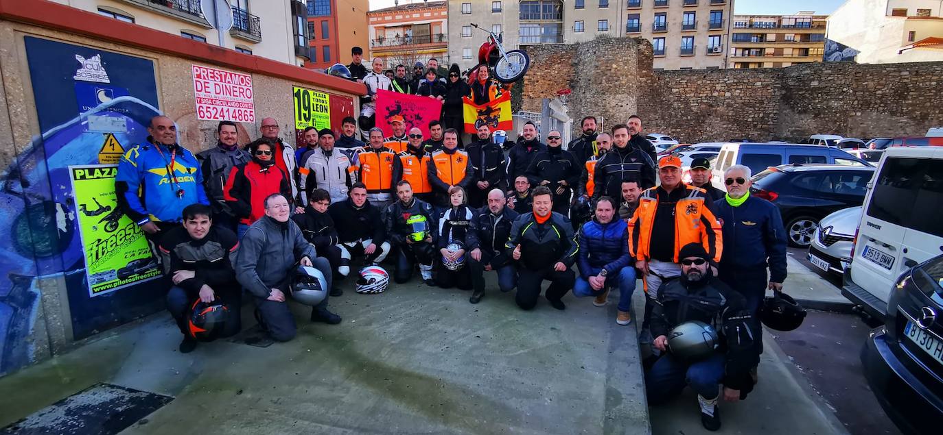 Fotos: Moteros despiden el año en el Monumento en Honor al Motorista en Astorga