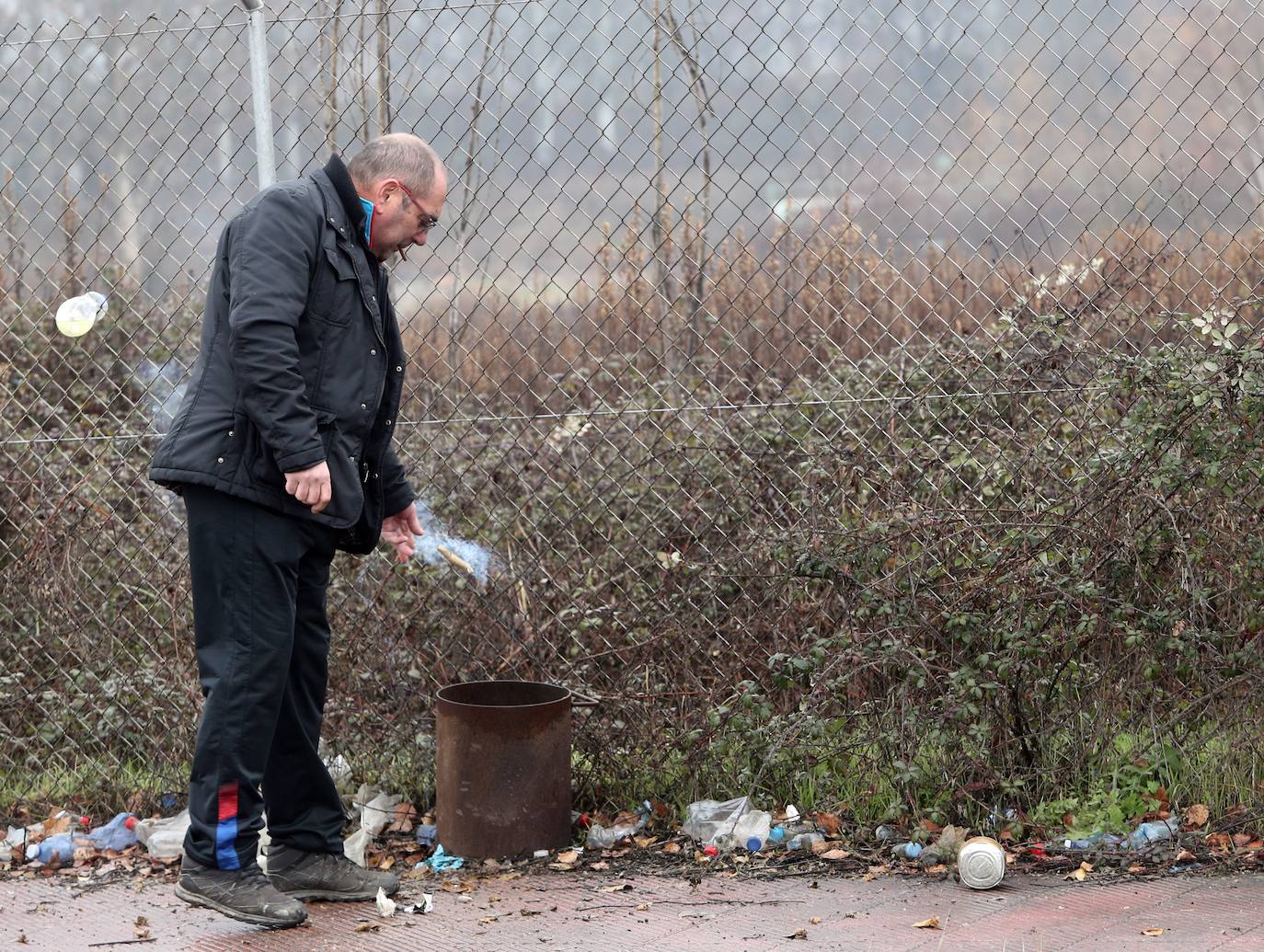 Fotos: Concentración de los empleados de la limpieza industrial en la central de Compostilla