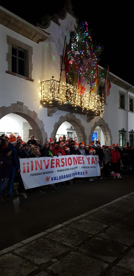 Fotos: Manifestación en Villamanín por el «abandono» de Valgrande-Pajares