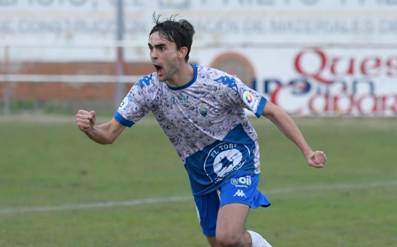 Fotos: Partido entre el Tordesillas y La Virgen