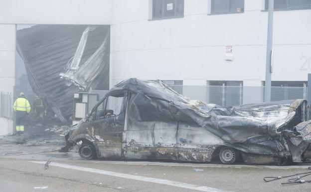 Estado en el que ha quedado la nave tras el incendio 