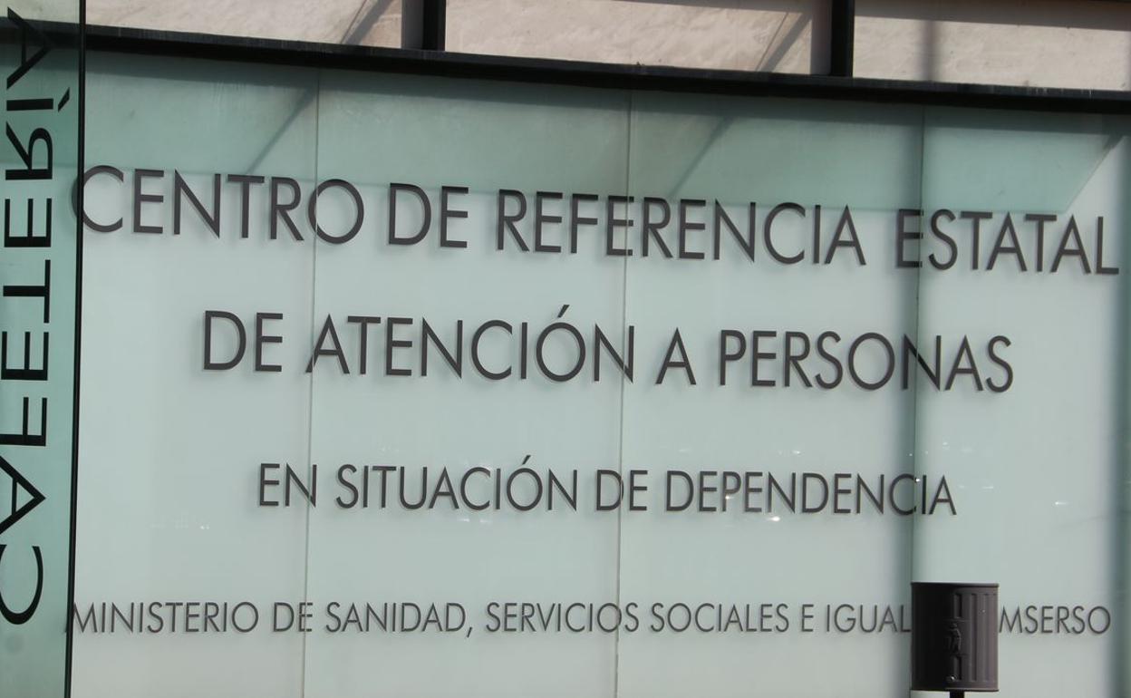 Cartel del CRE de Atención a Personas en Situación de Dependencia.