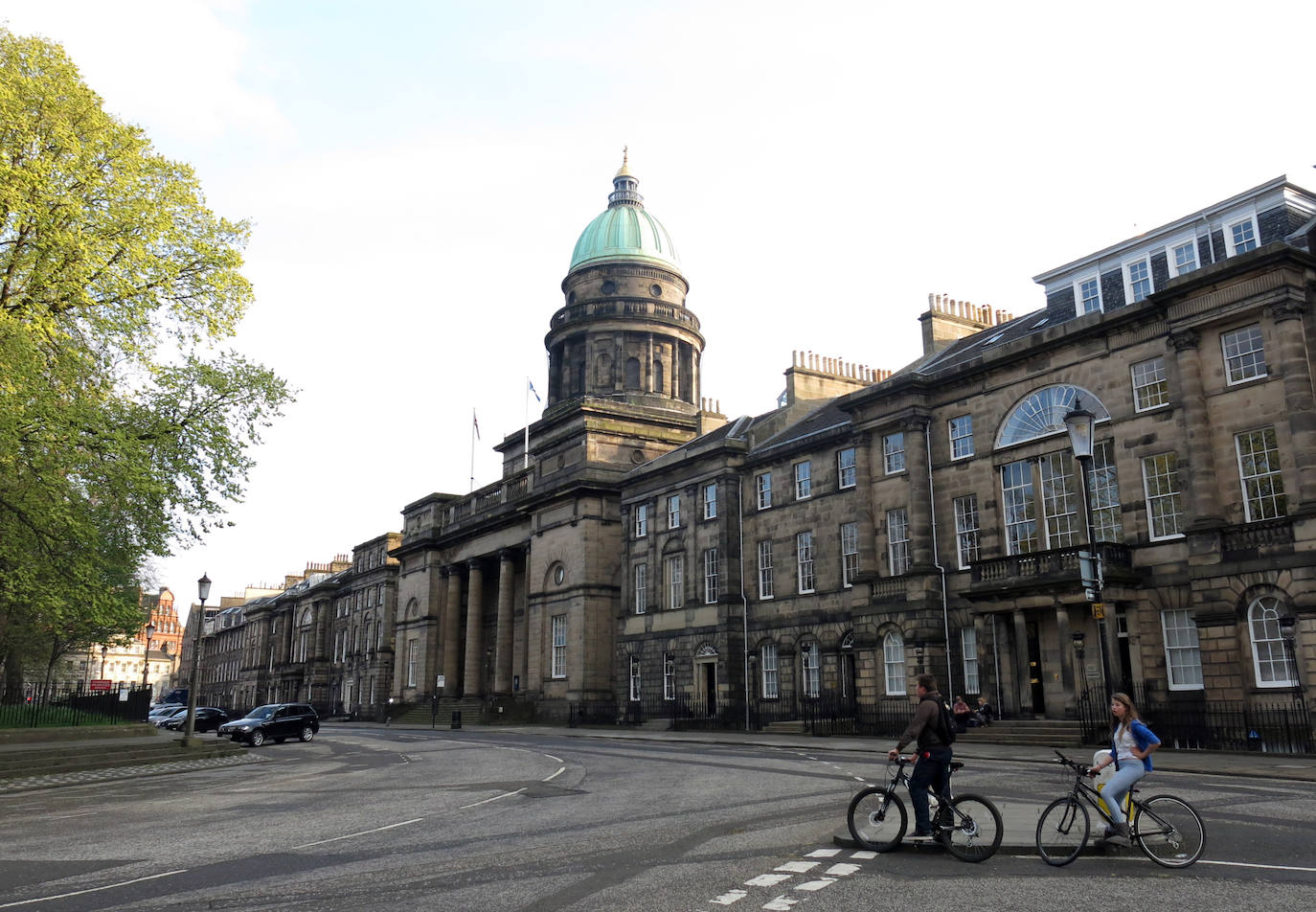 Charlotte Square (Edimburgo, Escocia) | Diseñada a final del siglo XVIII por Robert Adam es la máxima representación de las plazas neoclásicas europeas. Durante el mes de agosto acoge en sus jardines el Edinburgh International Book Festival, uno de los festivales literarios más importantes del mundo.