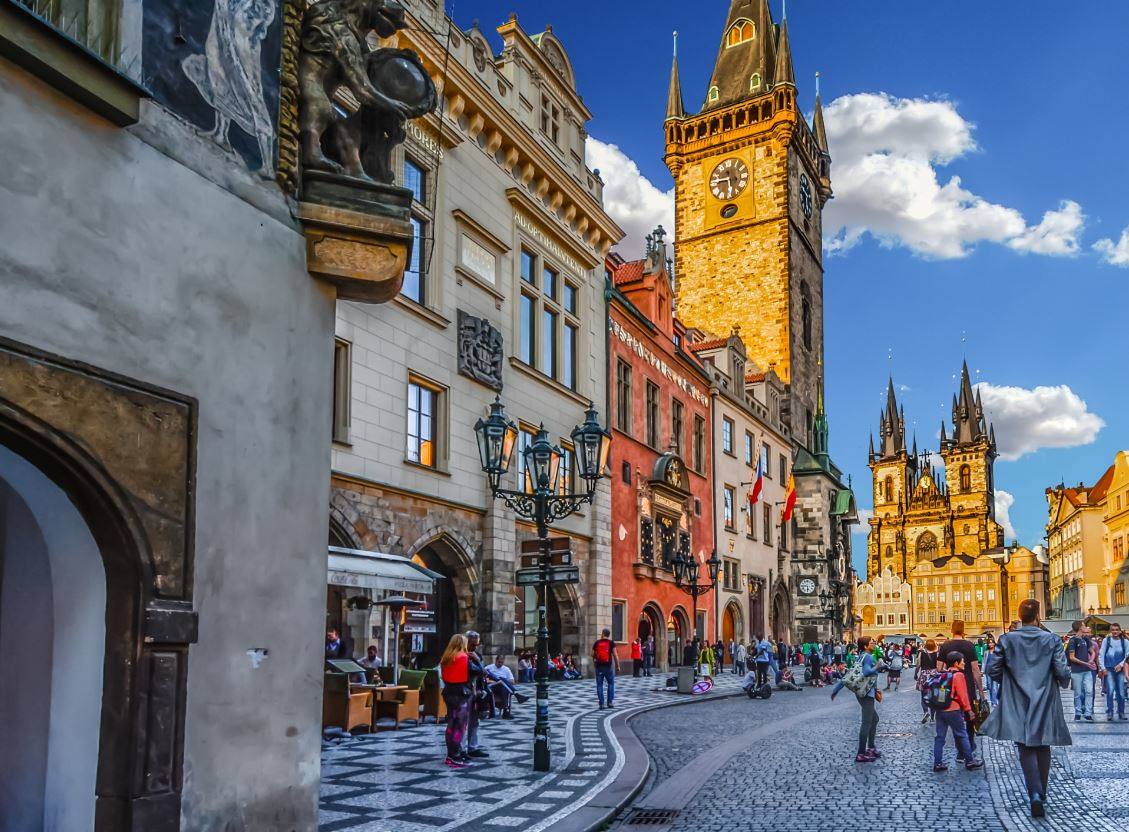 Plaza de la Ciudad Vieja (Praga, República Checa) | La plaza Mayor de Tel de Zachariá de Hradec, que inspiró a Hans Christian Andersen para uno de sus cuentos, representa el alma de Praga y es sin duda uno de sus mayores atractivos.