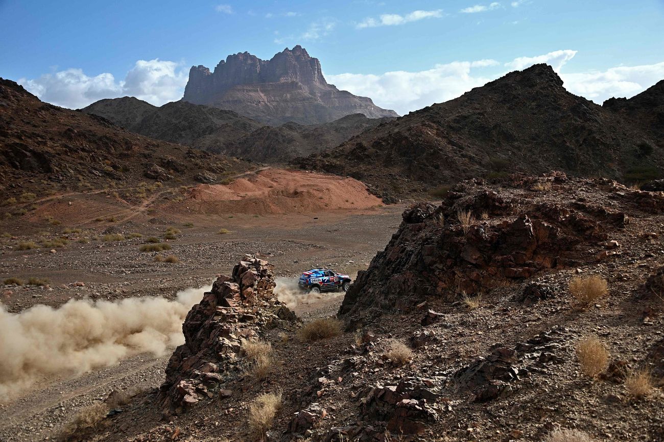 El Dakar sigue sumando imágenes espectaculares. Arena, motor y deporte de riesgo a partes iguales en una edición especialmente dura.