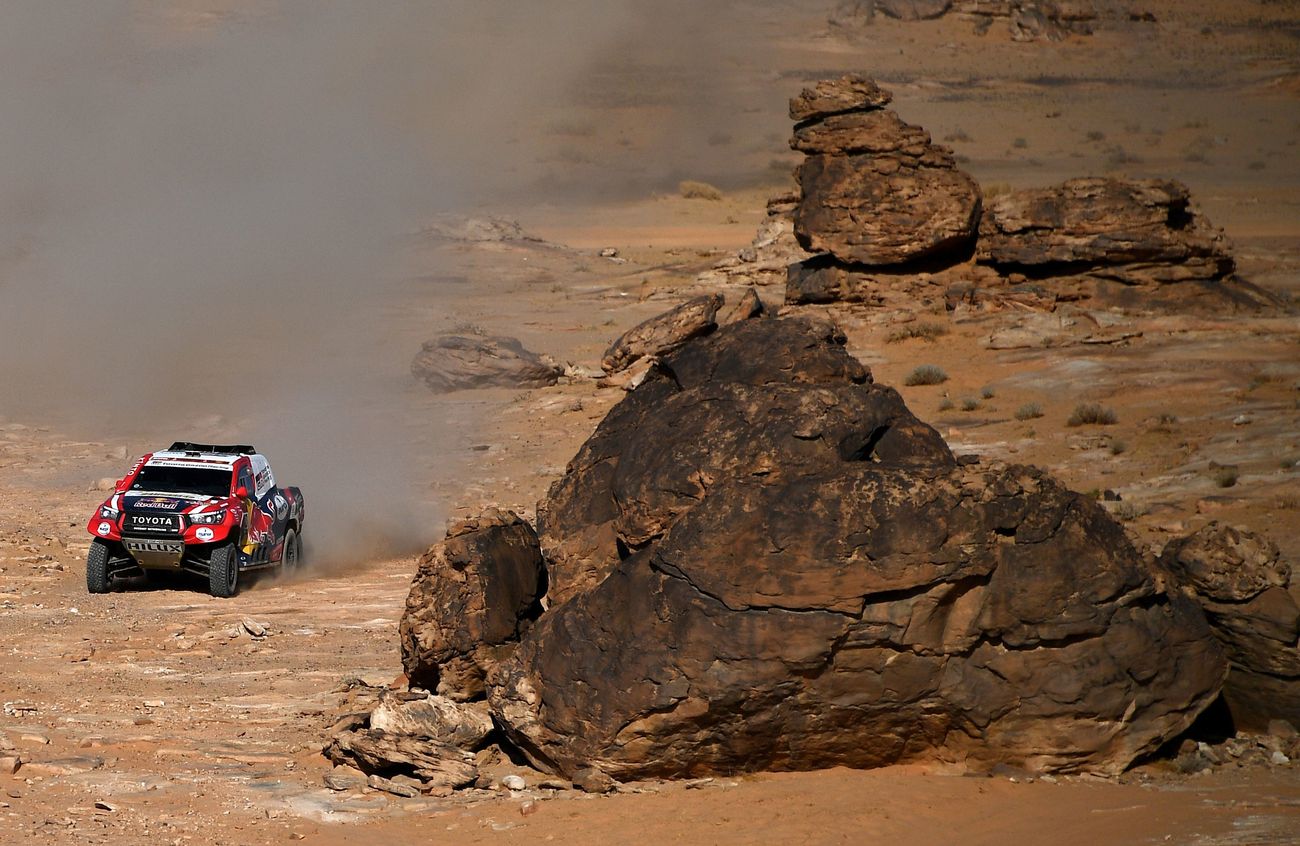 El Dakar sigue sumando imágenes espectaculares. Arena, motor y deporte de riesgo a partes iguales en una edición especialmente dura.