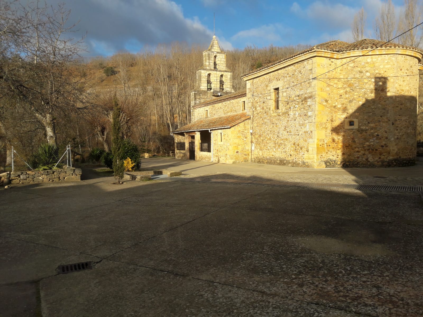 Esta localidad leonesa de la montaña oriental sostiene su población con la llegada de ocho nuevos vecinos al pueblo, lo que supone, al menos, mantener en 30 el número de habitantes dentro de la conocida como 'España despoblada'