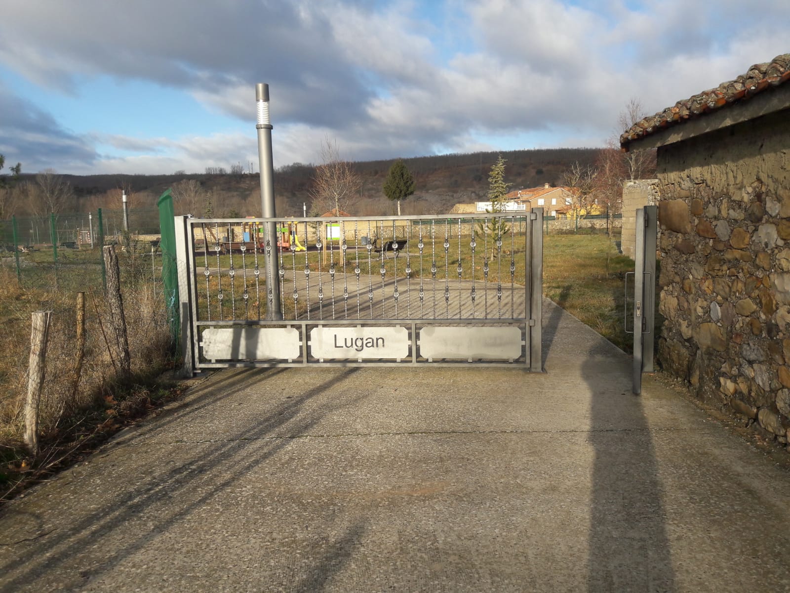 Esta localidad leonesa de la montaña oriental sostiene su población con la llegada de ocho nuevos vecinos al pueblo, lo que supone, al menos, mantener en 30 el número de habitantes dentro de la conocida como 'España despoblada'