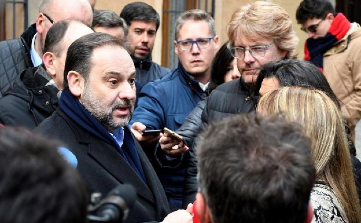 José Luis Ábalos explica su política de peajes en Segovia