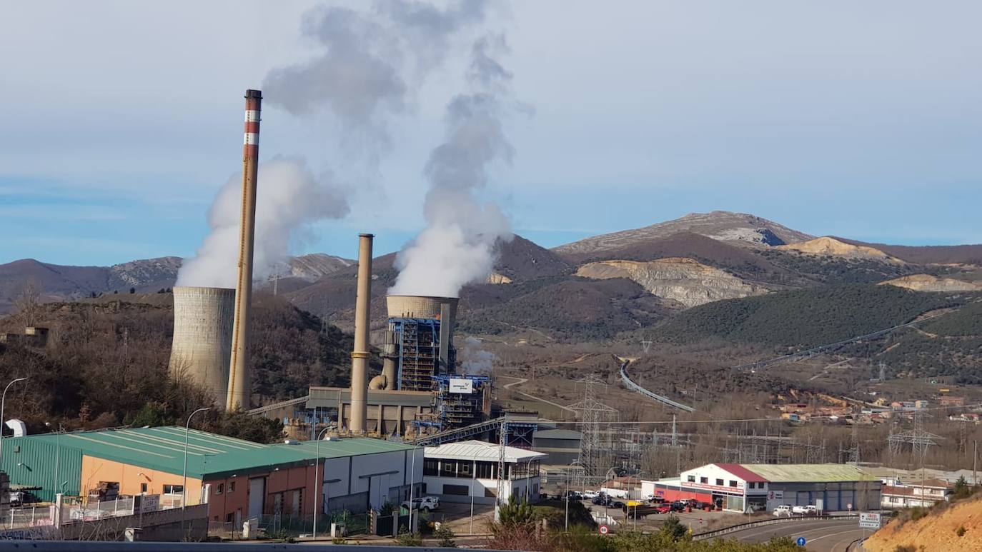 Fotos: La Térmica de La Robla vuelve a quemar