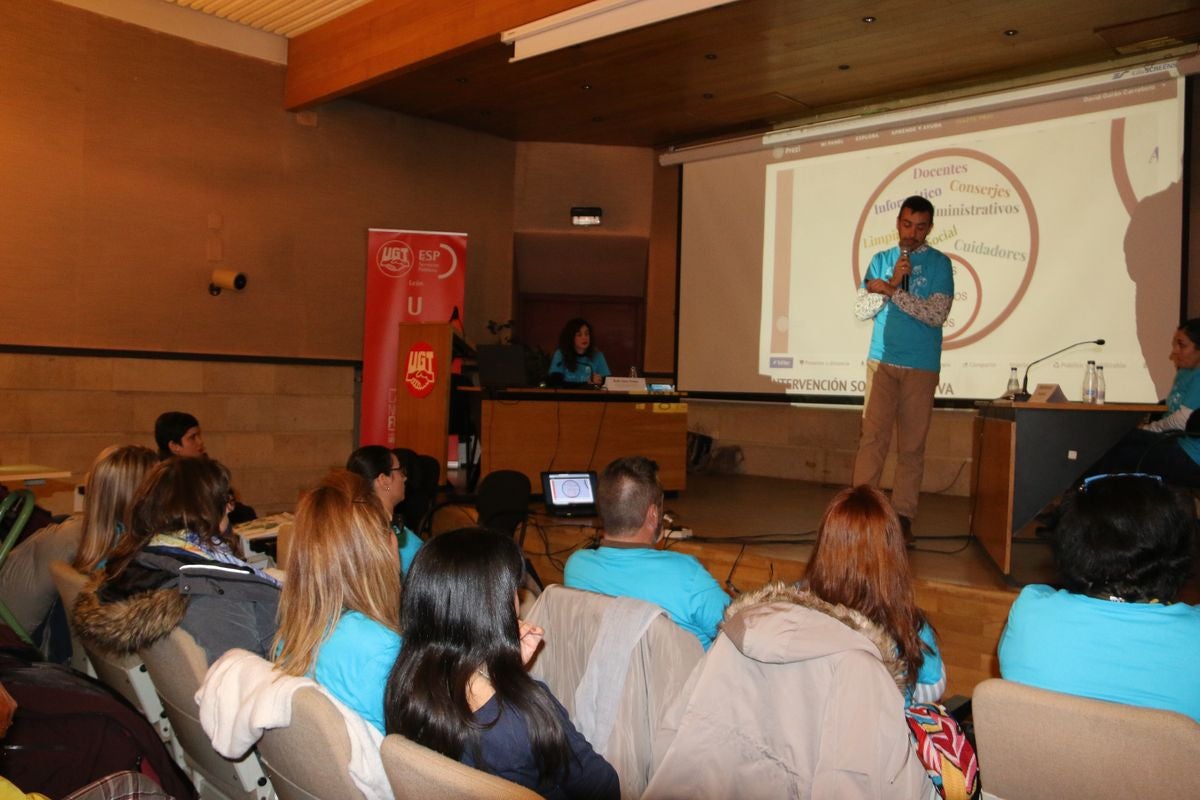 Fotos: UGT León &#039;rompiendo cadenas&#039;