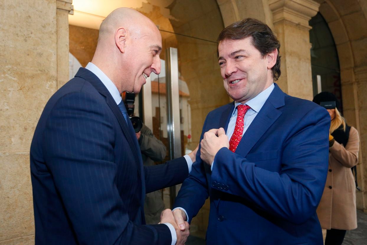 Fotos: Primer encuentro entre el alcalde de León, José Antonio Diez y el presidente de la Junta, Alfonso Fernández Mañueco