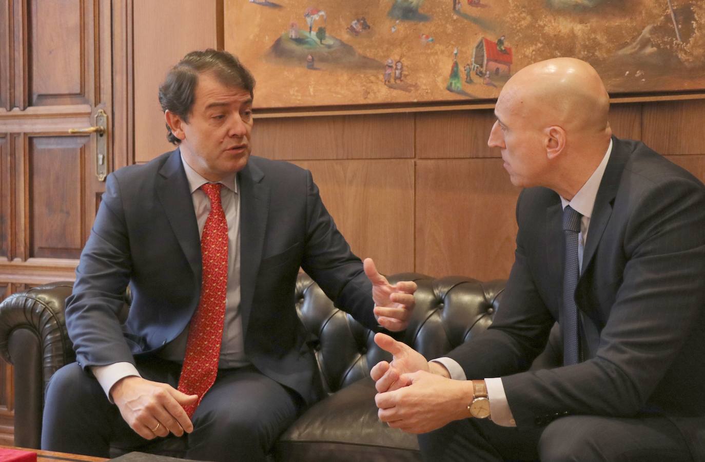 Fotos: Primer encuentro entre el alcalde de León, José Antonio Diez y el presidente de la Junta, Alfonso Fernández Mañueco