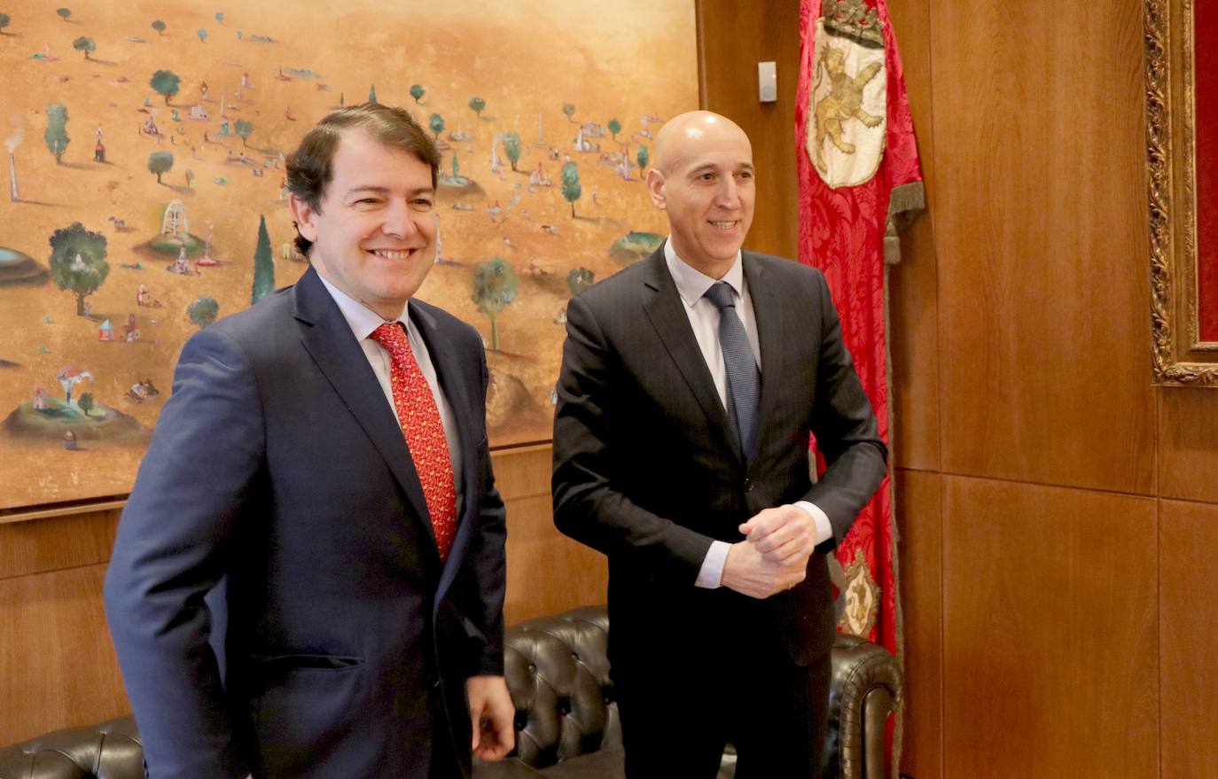 Fotos: Primer encuentro entre el alcalde de León, José Antonio Diez y el presidente de la Junta, Alfonso Fernández Mañueco