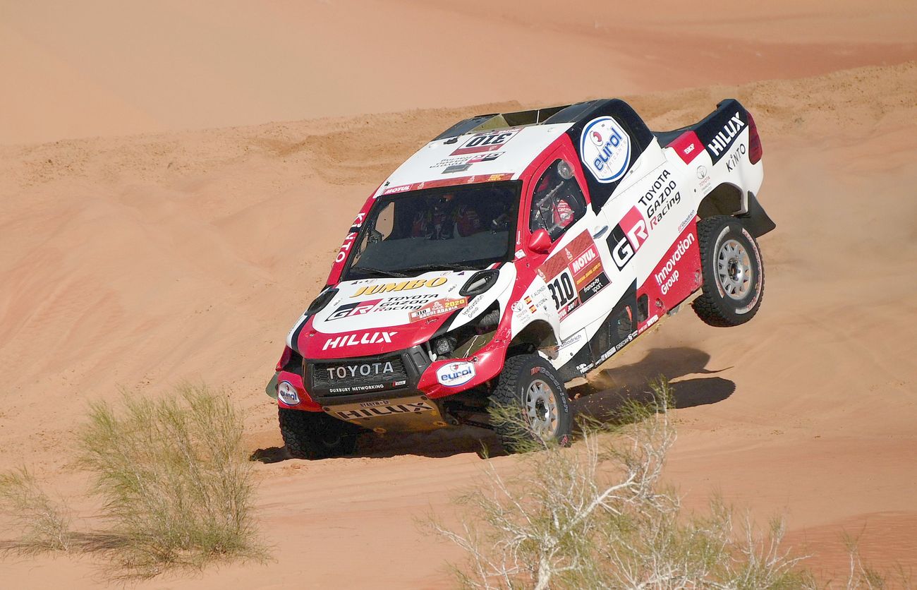 El piloto leonés Jesús Calleja, tras una extraordinaria etapa en el Dakar, se encuentra a un paso de alcanzar la línea de meta de la prueba más dura del mundo.