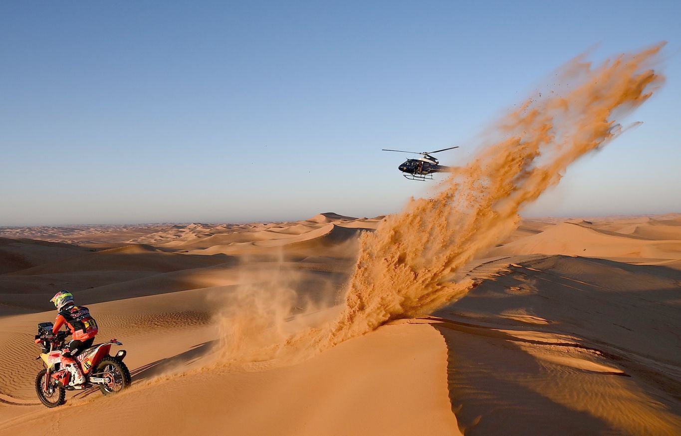 El piloto leonés Jesús Calleja, tras una extraordinaria etapa en el Dakar, se encuentra a un paso de alcanzar la línea de meta de la prueba más dura del mundo.