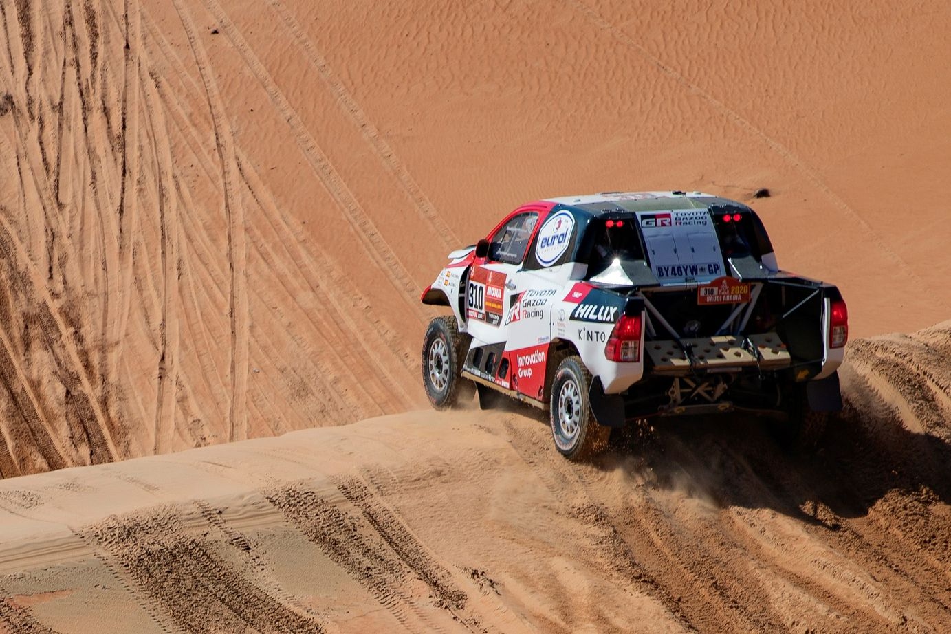 El piloto leonés Jesús Calleja, tras una extraordinaria etapa en el Dakar, se encuentra a un paso de alcanzar la línea de meta de la prueba más dura del mundo.