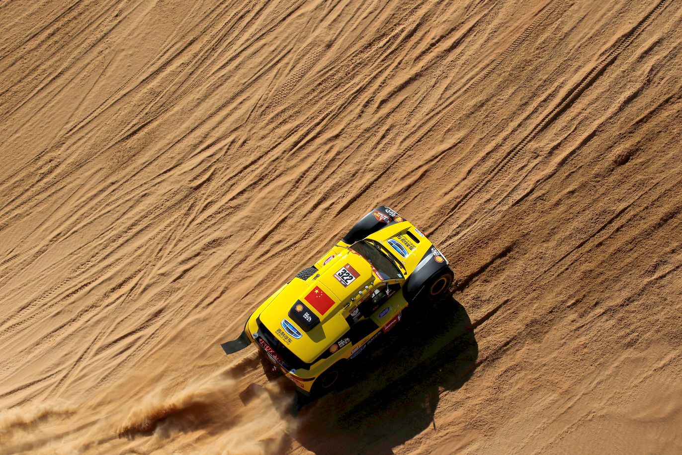 El piloto leonés Jesús Calleja, tras una extraordinaria etapa en el Dakar, se encuentra a un paso de alcanzar la línea de meta de la prueba más dura del mundo.