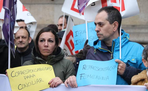 Concentración ante la Subdelegación de Gobierno.