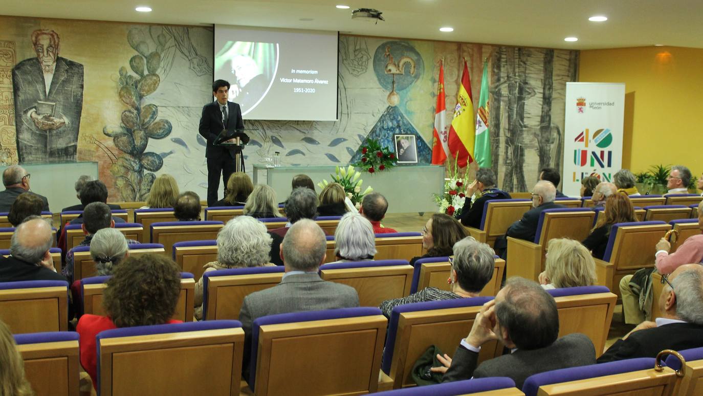 Fotos: Ceremonia de despedida civil del primer gerente de la ULE, Víctor Matamoro Álvarez