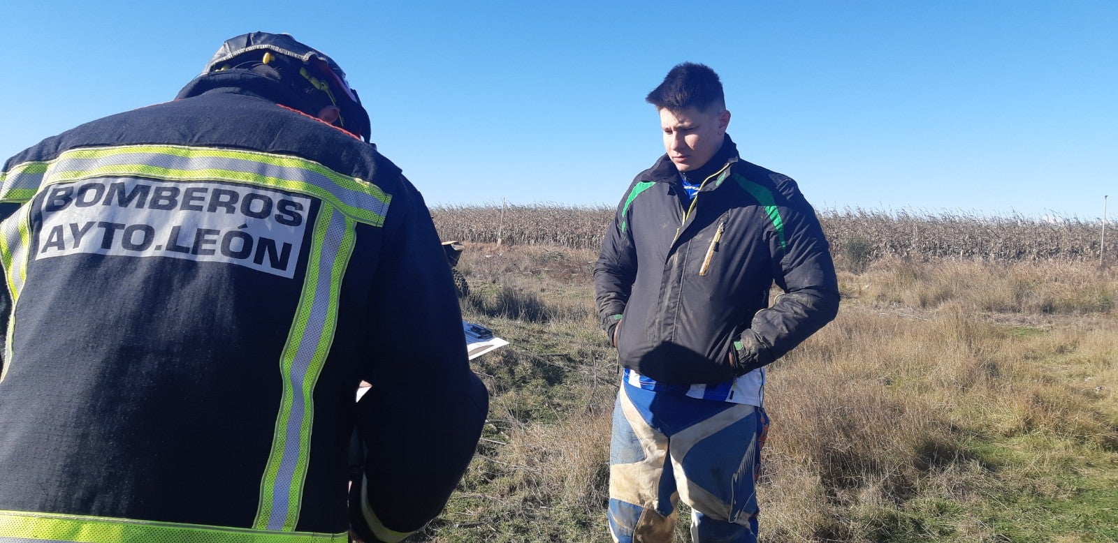 Nicola disfrutaba de una mañana en moto con sus amigos cuando cayó al fondo por un agujero de grandes dimensiones y seis metros de profundidad que estaba destapado al caer anteriormente la cúpula que cubre el respiradero de una bodega.