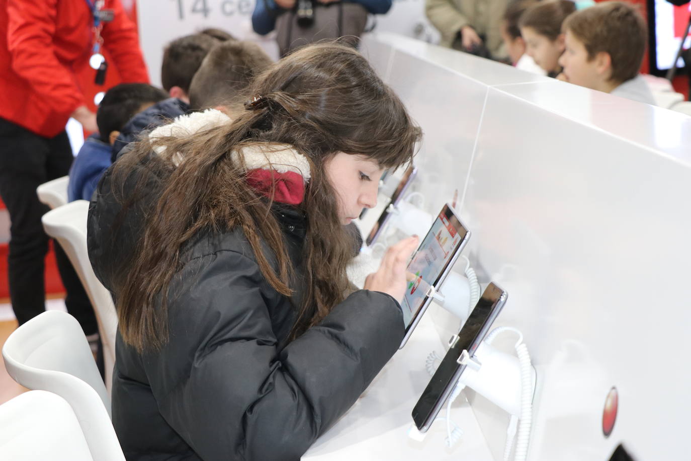 Fotos: Visita al &#039;smartbus&#039; de Huawei en Puente Castro