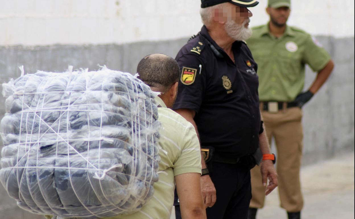 Imagen del paso entre Ceuta y Marruecos. 