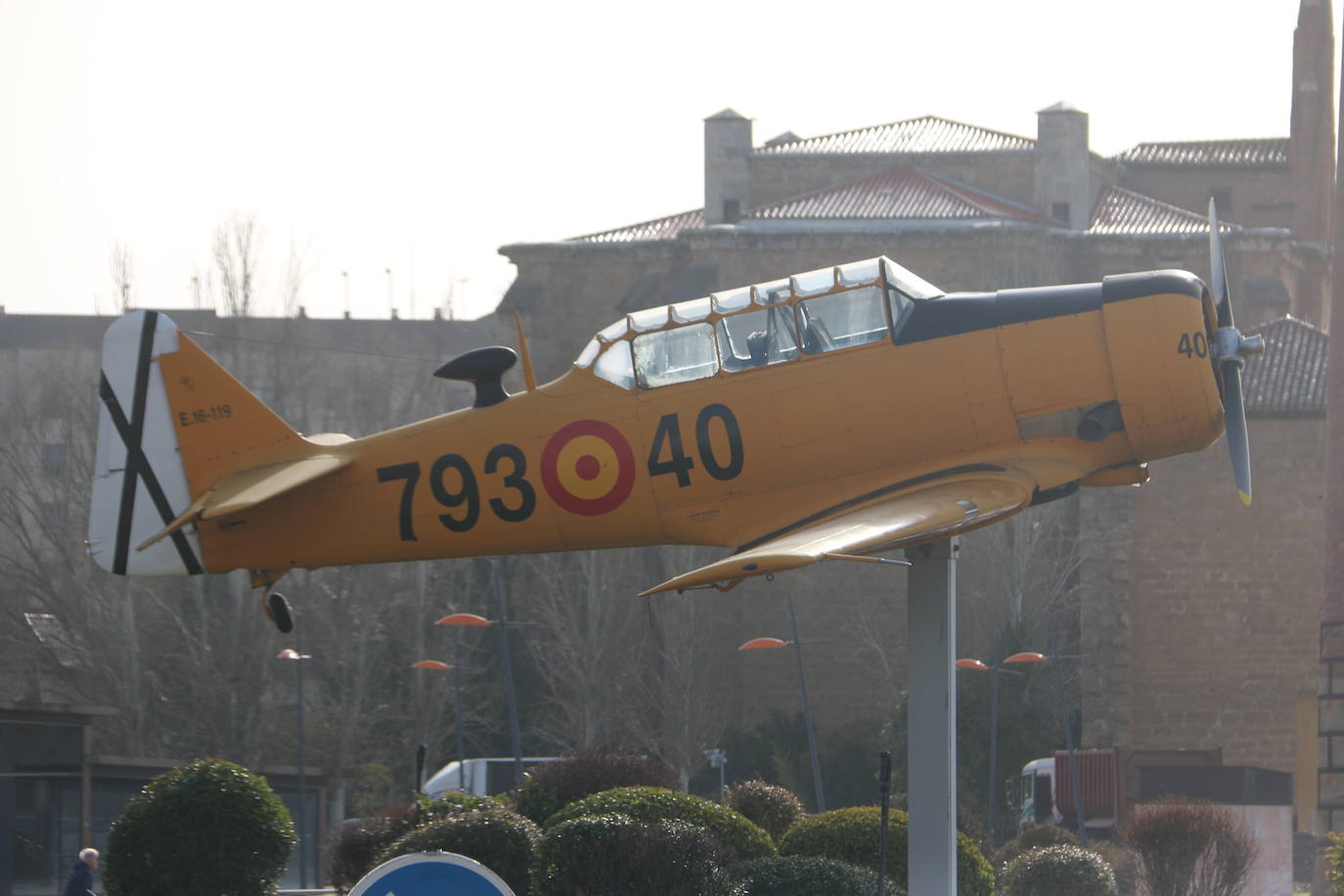 Denuncian el impago de la restauración del avión T6 Texan en León capital.