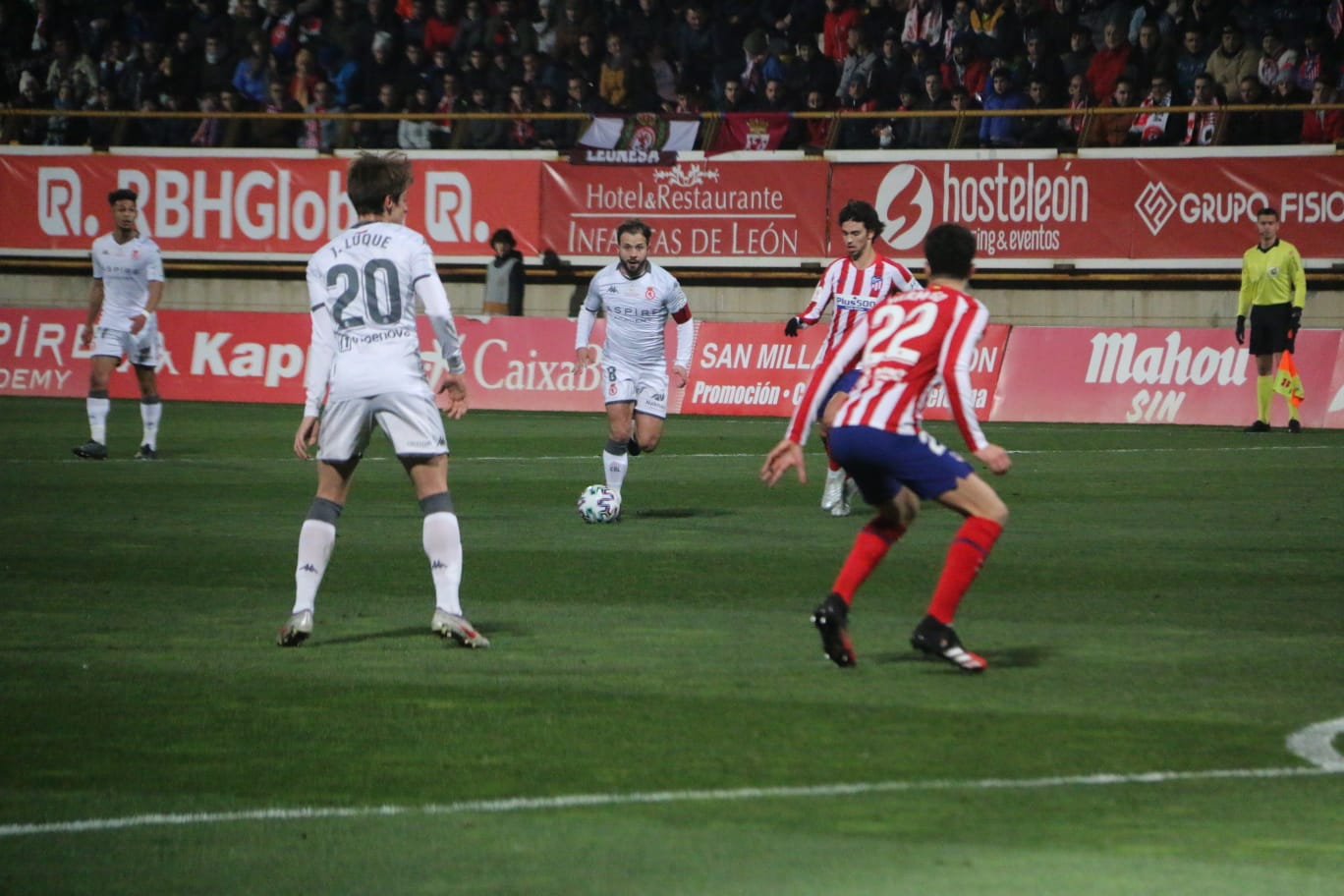 El Reino de León se llena para ver el choque entre Cultural y Atlético de Madrid.