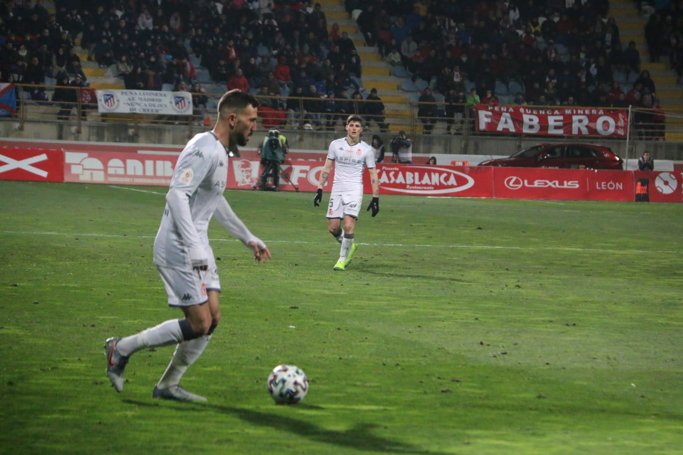 Los aficionados leoneses han disfrutado de 90 minutos de buen juego, nos vamos a la prórroga.