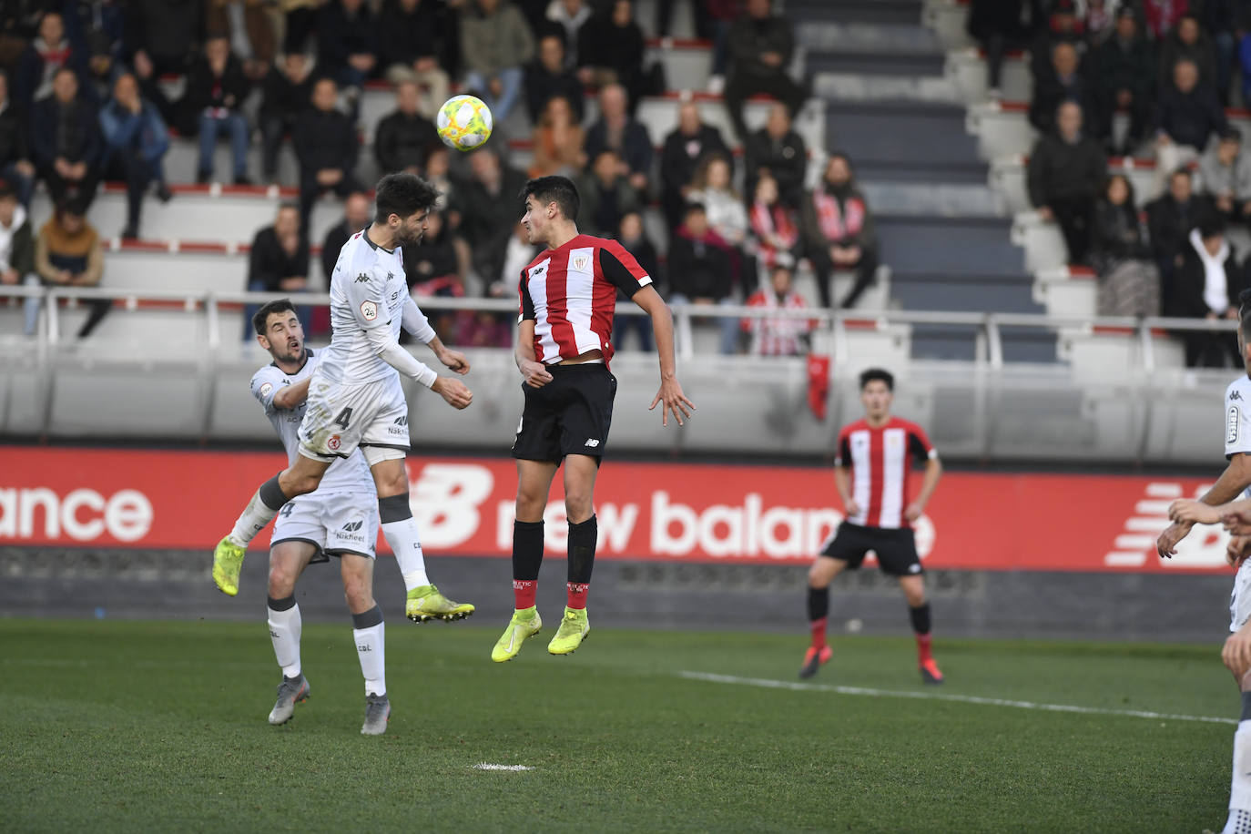 Fotos: Las imágenes del Bilbao Athletic-Cultural