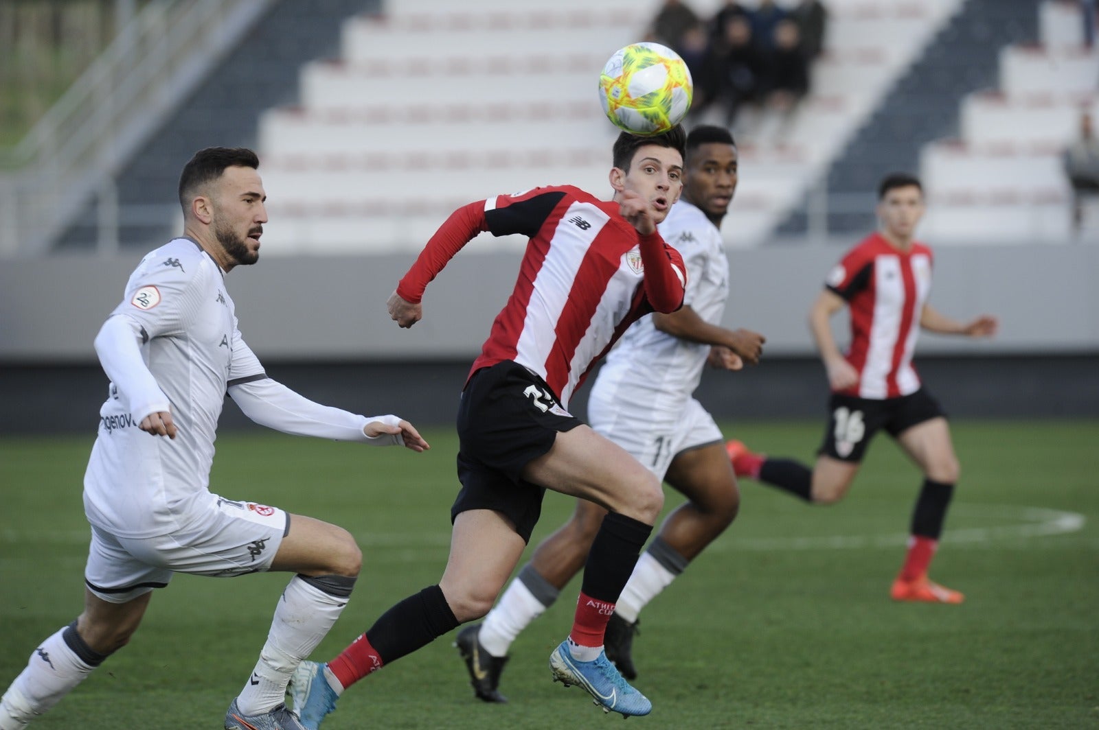 Fotos: Las imágenes del Bilbao Athletic-Cultural