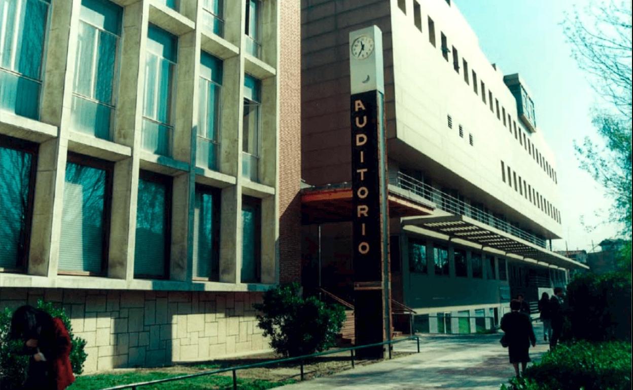 Exterior del Auditorio «Ángel Barja».