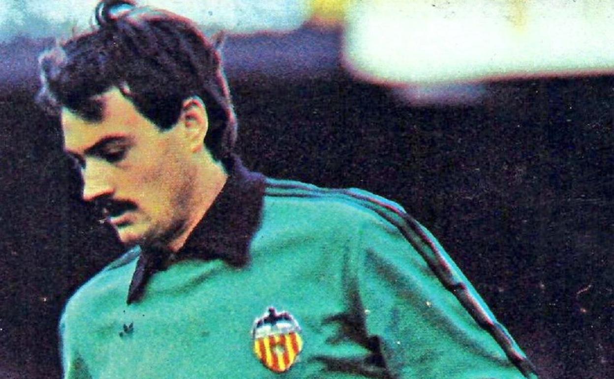 El portero Manzanedo, en un partido con el Valencia.