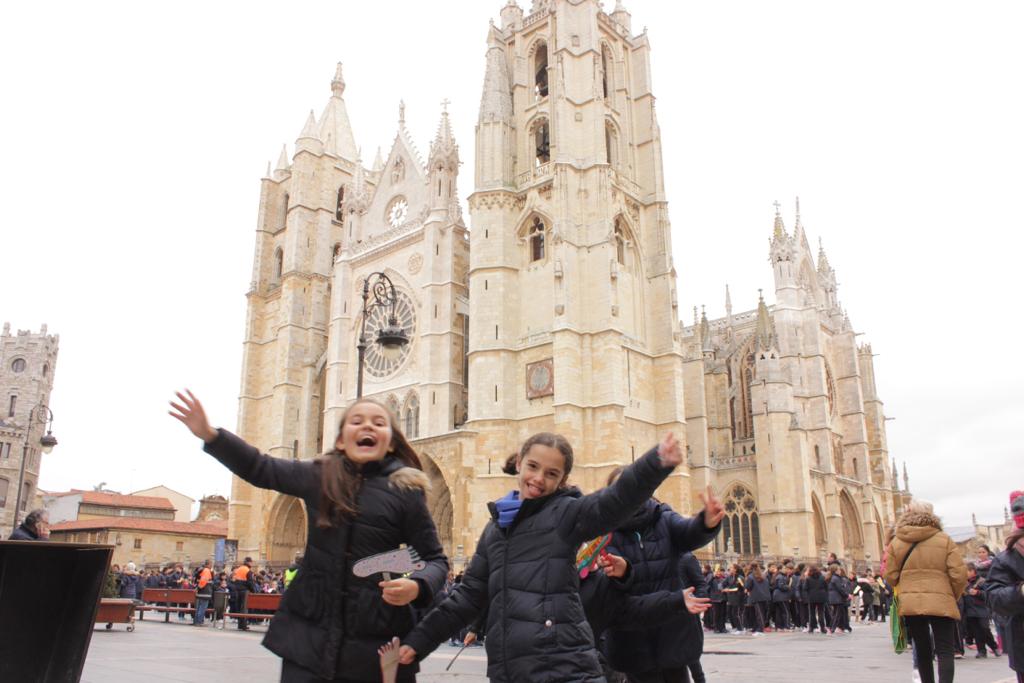 León celebra como cada 30 de enero el Día de la paz y de la no violencia con diferentes actos en los puntos más céntricos de la capital leonesa en una manera de transmitir este mensaje de concordia.