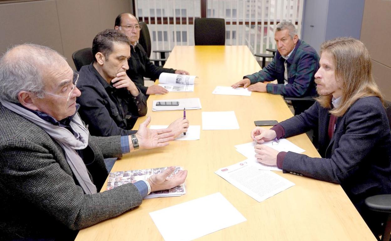 Pablo Fernández, secretario general de Podemos Castilla y León, se reúne con los sindicatos CCOO y UGT.