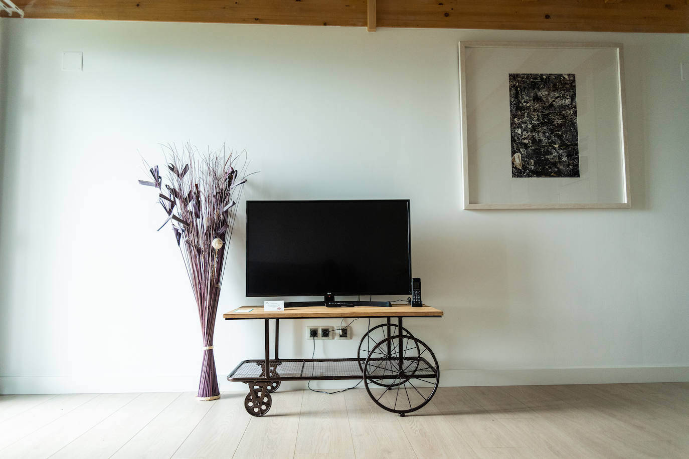 Ideal para una escapada en pareja o en familia, The Rock Suites&Spa ofrece un lugar idílico, un perfecto mirador hacia El Bierzo y unas instalaciones de auténtico lujo para disfrutar de momentos inolvidables.