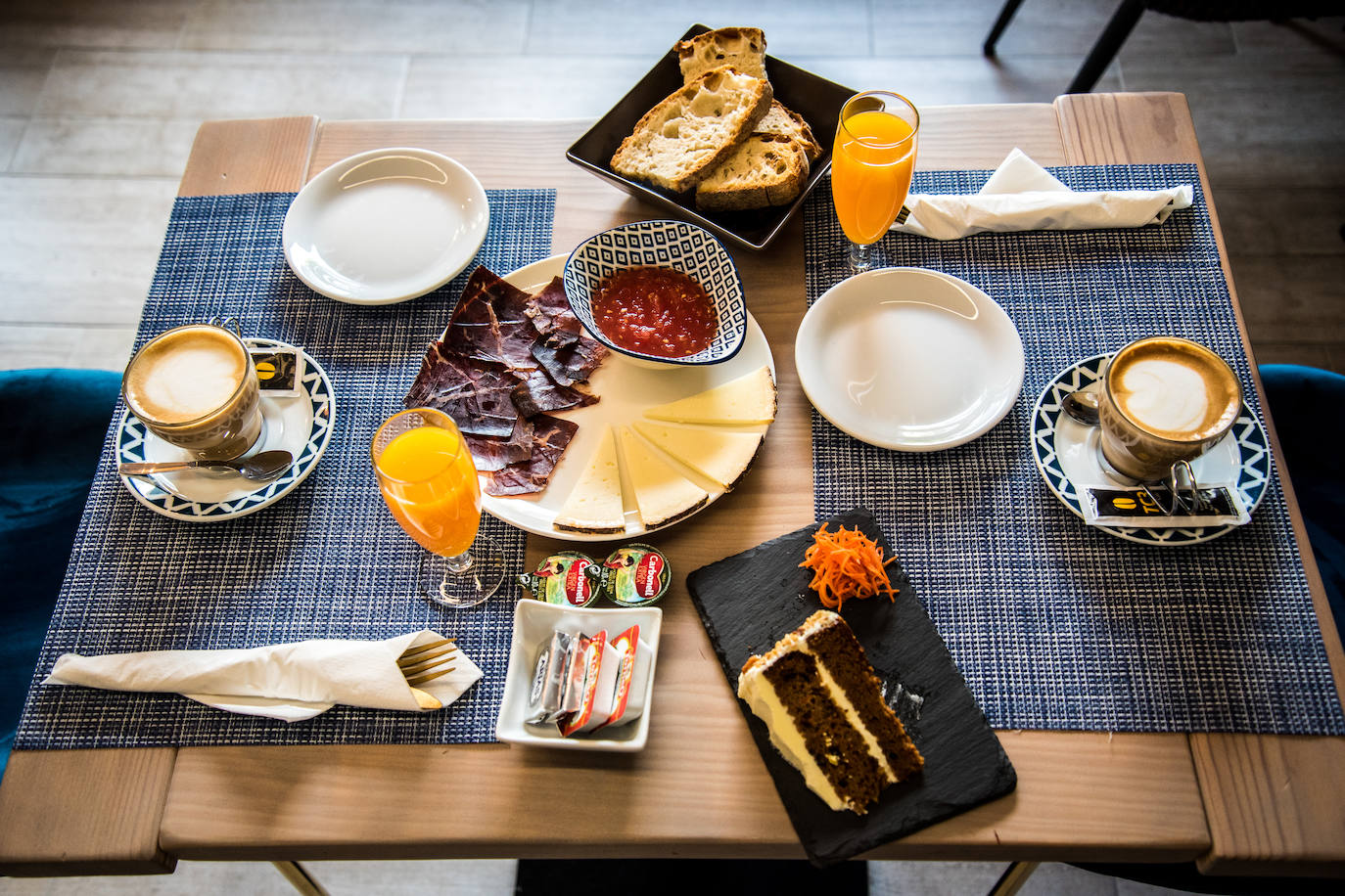 Ideal para una escapada en pareja o en familia, The Rock Suites&Spa ofrece un lugar idílico, un perfecto mirador hacia El Bierzo y unas instalaciones de auténtico lujo para disfrutar de momentos inolvidables.