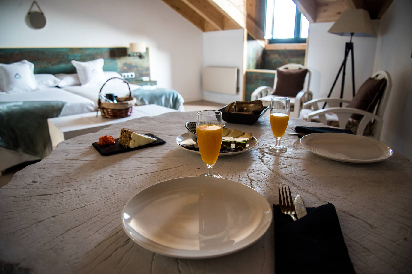 Ideal para una escapada en pareja o en familia, The Rock Suites&Spa ofrece un lugar idílico, un perfecto mirador hacia El Bierzo y unas instalaciones de auténtico lujo para disfrutar de momentos inolvidables.