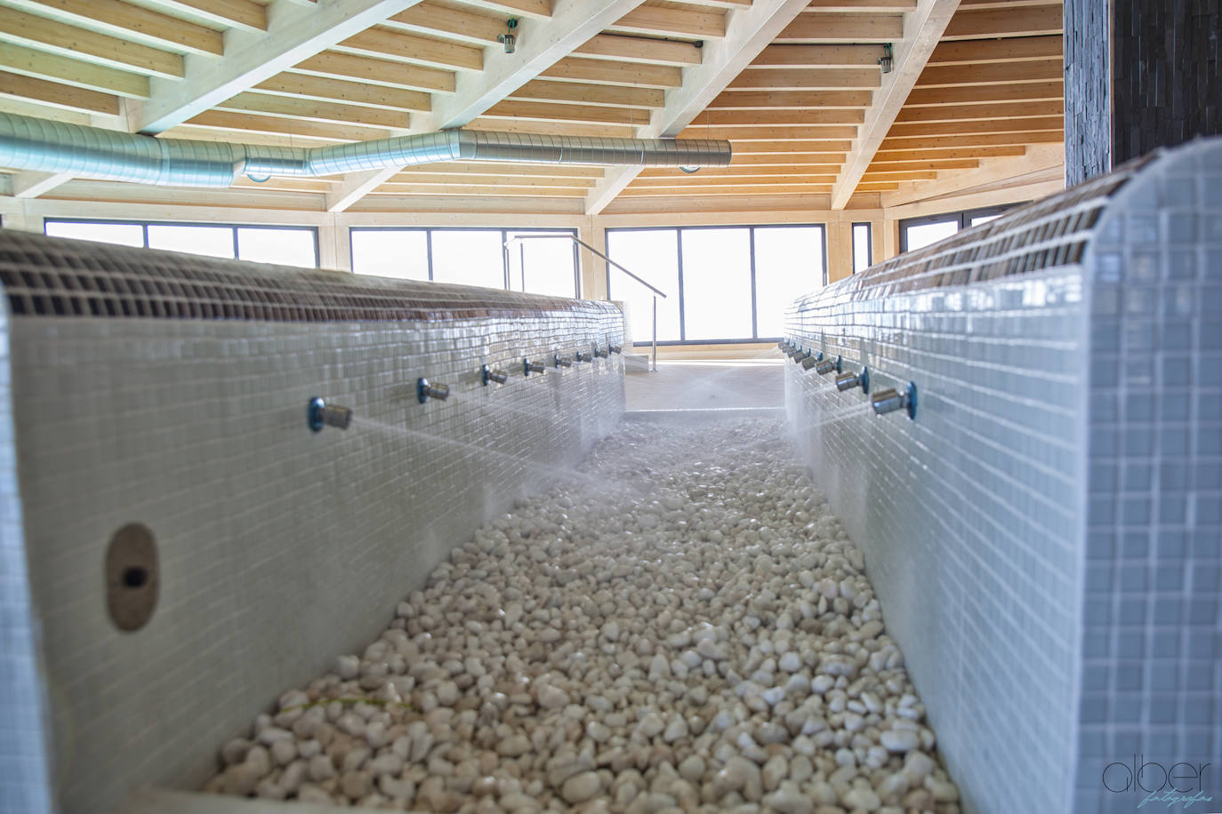 Ideal para una escapada en pareja o en familia, The Rock Suites&Spa ofrece un lugar idílico, un perfecto mirador hacia El Bierzo y unas instalaciones de auténtico lujo para disfrutar de momentos inolvidables.