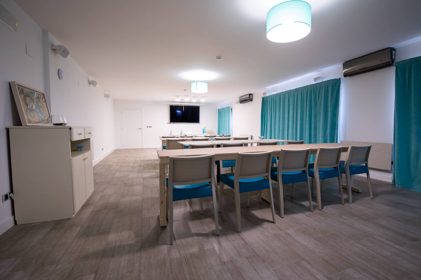 Ideal para una escapada en pareja o en familia, The Rock Suites&Spa ofrece un lugar idílico, un perfecto mirador hacia El Bierzo y unas instalaciones de auténtico lujo para disfrutar de momentos inolvidables.