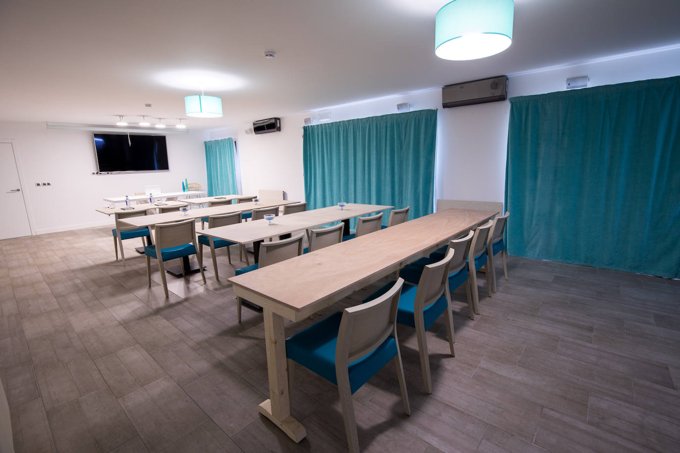 Ideal para una escapada en pareja o en familia, The Rock Suites&Spa ofrece un lugar idílico, un perfecto mirador hacia El Bierzo y unas instalaciones de auténtico lujo para disfrutar de momentos inolvidables.