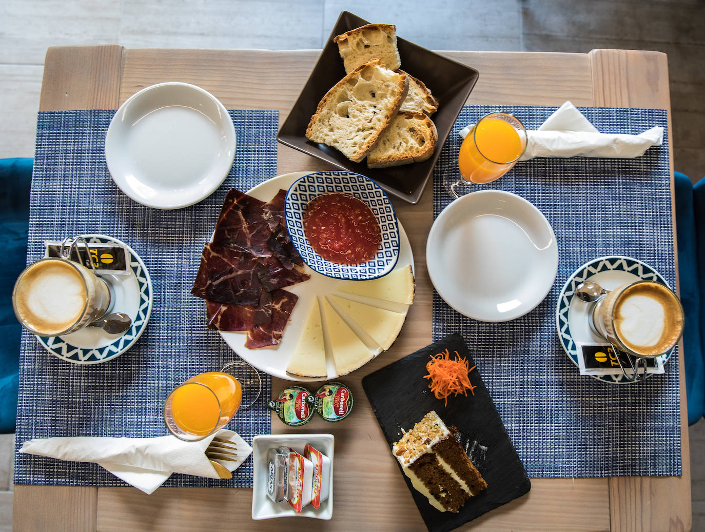 Ideal para una escapada en pareja o en familia, The Rock Suites&Spa ofrece un lugar idílico, un perfecto mirador hacia El Bierzo y unas instalaciones de auténtico lujo para disfrutar de momentos inolvidables.