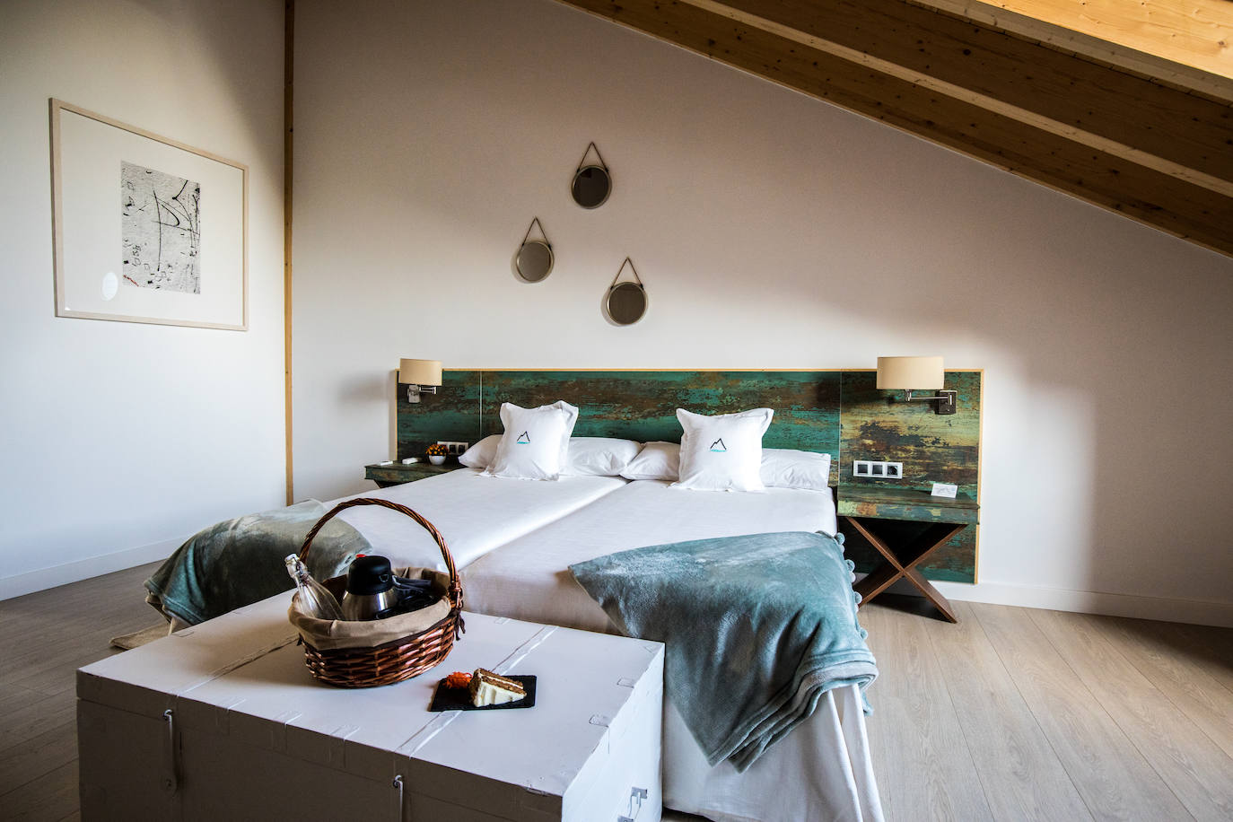 Ideal para una escapada en pareja o en familia, The Rock Suites&Spa ofrece un lugar idílico, un perfecto mirador hacia El Bierzo y unas instalaciones de auténtico lujo para disfrutar de momentos inolvidables.