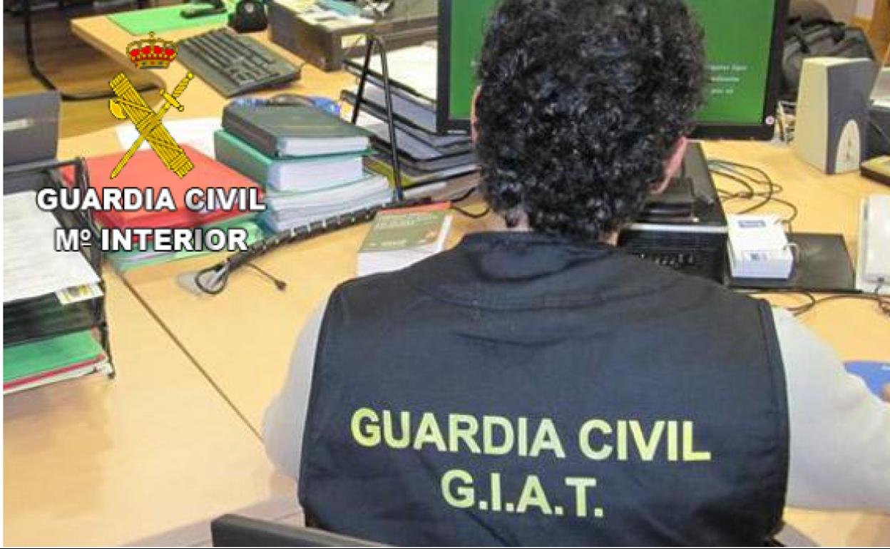 Efectivos de la Guardia Civil durante una de las intervenciones.