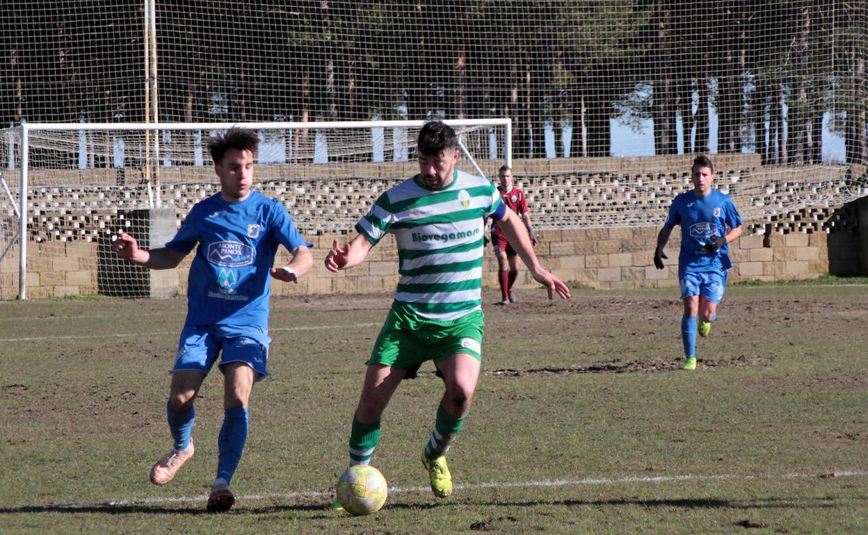 Lance de un partido de Tercera División.