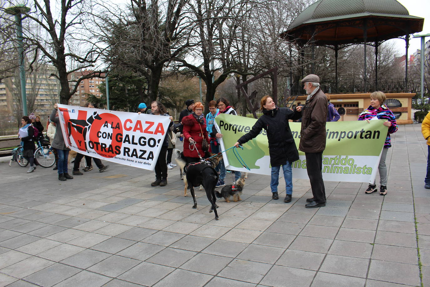 Fotos: Manifestación en contra de la caza con galgos en León